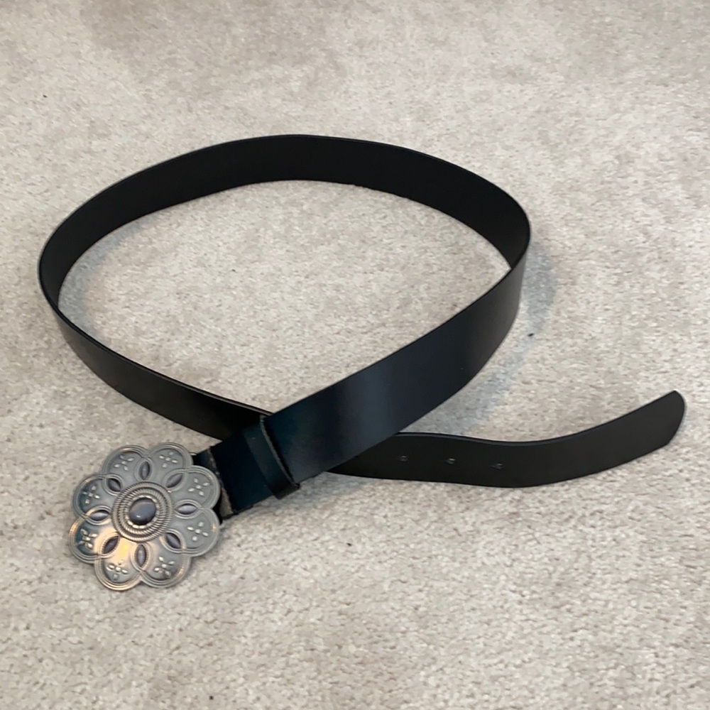 NWT NY&CO M black belt w/silver buckle